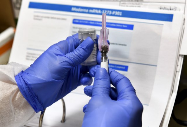Sanofi i GSK obezbediće 200 miliona doza svoje vakcine, neke od njih besplatno
